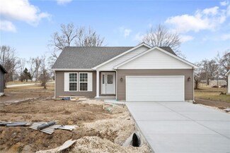 403 N 3rd St, New Florence, MO 63363