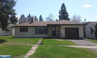 611 6th St NW, Chisholm, MN 55719