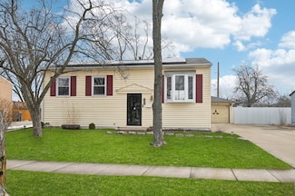 703 Sunset Cir, Streamwood, IL 60107