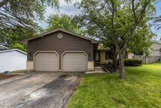 2421 Sunset Ln, Lindenhurst, IL 60046