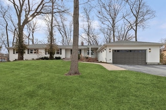 205 Ravine Forest Dr, Lake Bluff, IL 60044