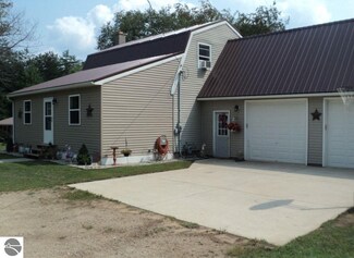 11510 E Stanton Rd, Sumner, MI 48889
