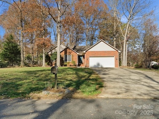 6006 Charlton Oaks Dr, Waxhaw, NC 28173