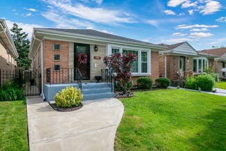 2633 W Howard St, Chicago, IL 60645