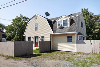 3 Mayberry Ct, Newport, RI 02840