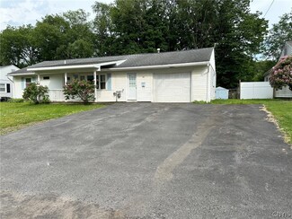 36 Walnut Dr, Whitesboro, NY 13492