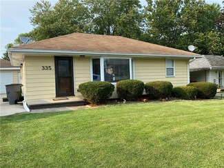 335 Valley Dr, Carlisle, IA 50047