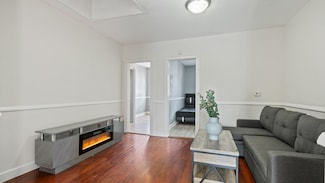 154 Van Horne St, Jersey City, NJ 07304