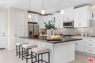2573 Elden Ave Unit C, Costa Mesa, CA 92627
