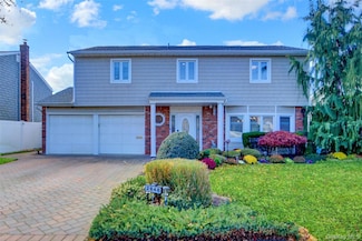 2848 Clubhouse Rd, Merrick, NY 11566