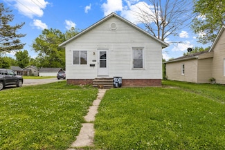 420 N 9th St, Herrin, IL 62948