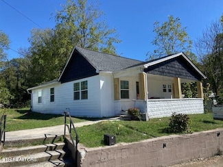 203 Jacksboro Ave, Lake City, TN 37769