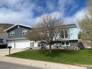 2715 Colorado Dr, Green River, WY 82935