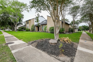 7702 Moondance Ln, Houston, TX 77071