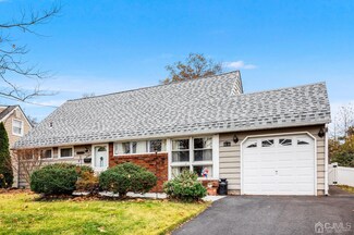 15 Linda Ave, Colonia, NJ 07067