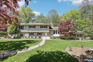 275 Sycamore Ct, Wyckoff, NJ 07481