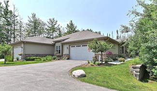 N57W17965 Tall Pines Cir Unit 22, Menomonee Falls, WI 53051