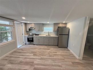 41 84th Ave, Treasure Island, FL 33706