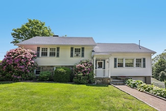 50 Ellen Ave, Mahopac, NY 10541