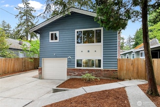 14008 Roslyn Place N, Seattle, WA 98133
