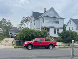92 Alice St, Bridgeport, CT 06606