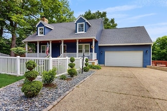 137 Forest Ave, Fox Lake, IL 60020