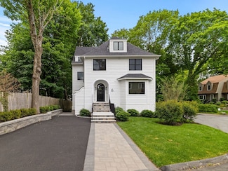 6 Wiswall Cir, Wellesley, MA 02482