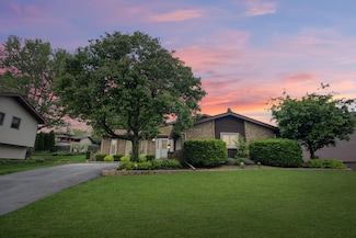 705 Cottonwood Dr, Dyer, IN 46311