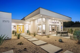 2573 W Calimyrna Ave, Fresno, CA 93711