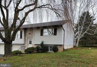 209 Manor Ridge Dr, Akron, PA 17501