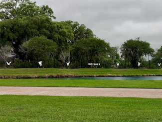 1607 Old Henry Ct, Angleton, TX 77515