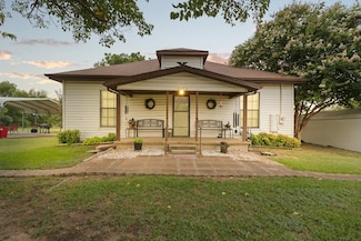1011 N Magnolia Ave, Hubbard, TX 76648