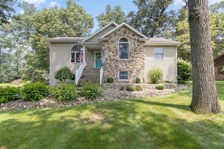 8978 Luann Dr N, Demotte, IN 46310