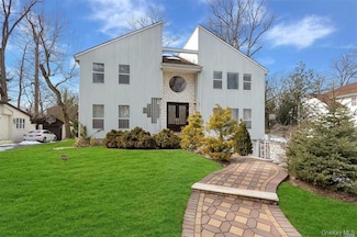 21 Cary Rd, Great Neck, NY 11021