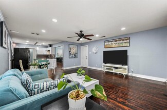 718 Collins Dr, Irving, TX 75060