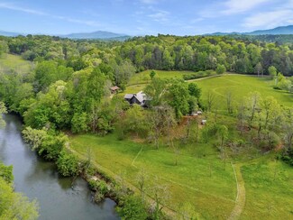 953 Rose Creek Rd, Franklin, NC 28734