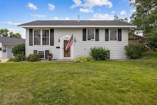 1427 Pawnee Dr NW, Cedar Rapids, IA 52405
