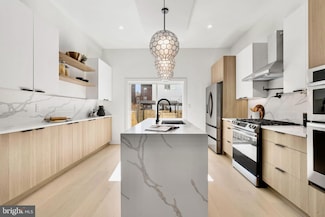 2055 Amber St, Philadelphia, PA 19125