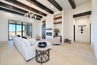 11 Via de Las Yeguas, Santa Fe, NM 87506