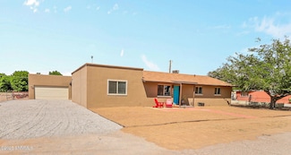 3026 Los Arenales St, Las Cruces, NM 88005