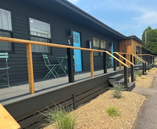 901 Stonington Rd, Stonington, CT 06378