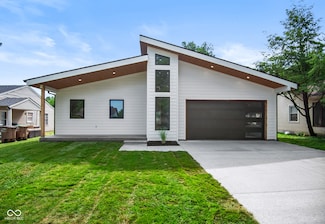 2689 Pearl St, Columbus, IN 47201