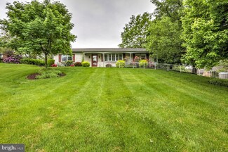 31 Scenic View Dr, Akron, PA 17501