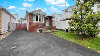 125 Aviston St, Staten Island, NY 10306