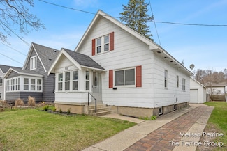 1033 Woodrow Ave NW, Grand Rapids, MI 49504
