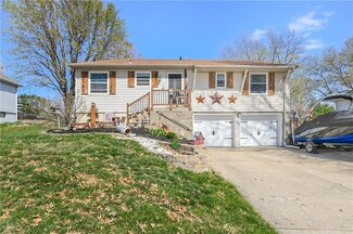 1108 NW Oxford Ln, Blue Springs, MO 64015