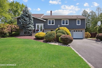 7 Birmingham Dr, Manalapan, NJ 07726