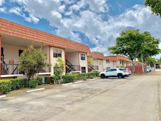 905 NE 209th St Unit 10230, Miami, FL 33179