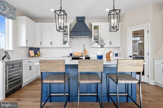 300 Foxtail Ln, Chalfont, PA 18914