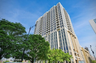 700 N Larrabee St Unit 905, Chicago, IL 60654
